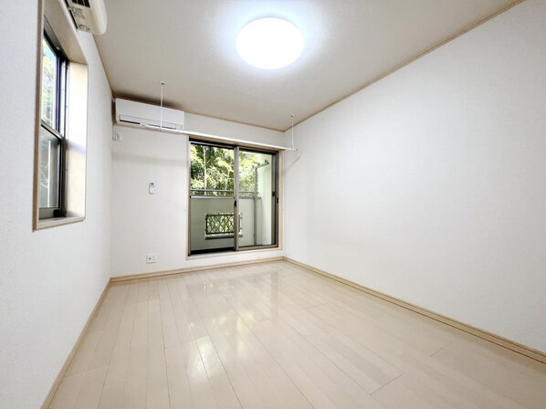 アザレ読売ランドD棟の物件内観写真